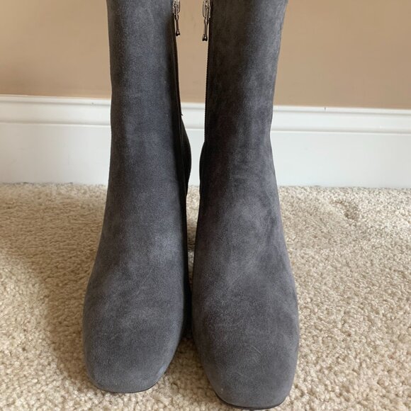 Ann Taylor Women's Suede Block Heel Ankle Boots, Grey, size 9 NWOB - Picture 4 of 9